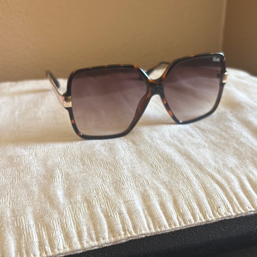 Oversized Quay Paparazzi Tortoise Shell Sunglasses